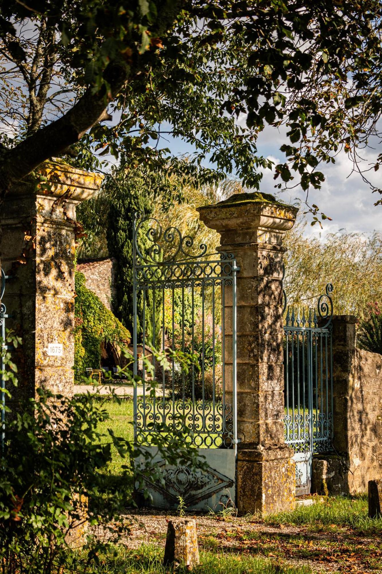 Chateau La Gineste - Castle And Vineyard Duravel Eksteriør bilde